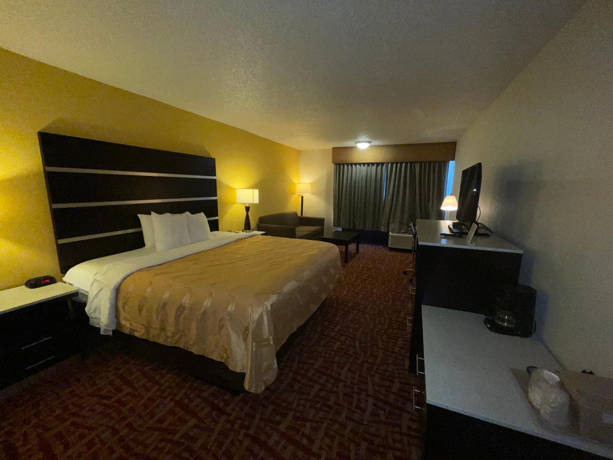 Quality Inn Fort Smith I-540 Room photo